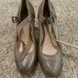 Grey/Tan Frye strap heel - size 7.5